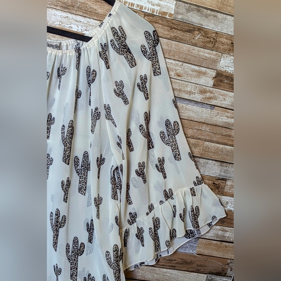 Never Worn Cowgirl Hardware Sheet Off White Hi Lo Tunic W Leopard Print Cactus - Picture 5 of 16